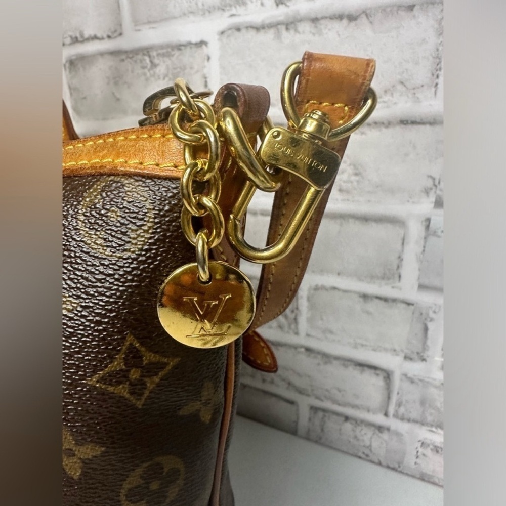 Louis Vuitton Monogram Canvas Palermo PM zip-top closure, detachable strap. - Picture 3 of 12